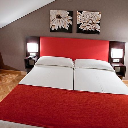 Hostal Carlos III Getafe Exteriör bild