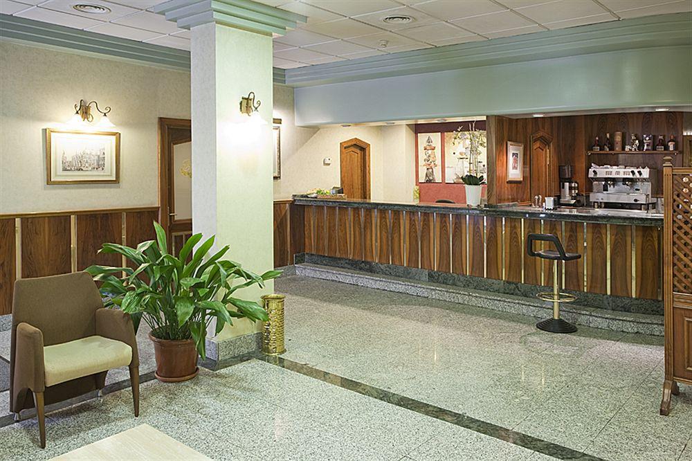 Hostal Carlos III Getafe Restaurang bild