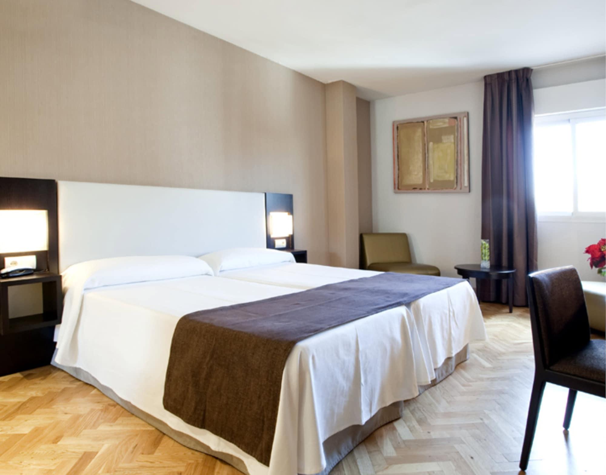 Hostal Carlos III Getafe Exteriör bild