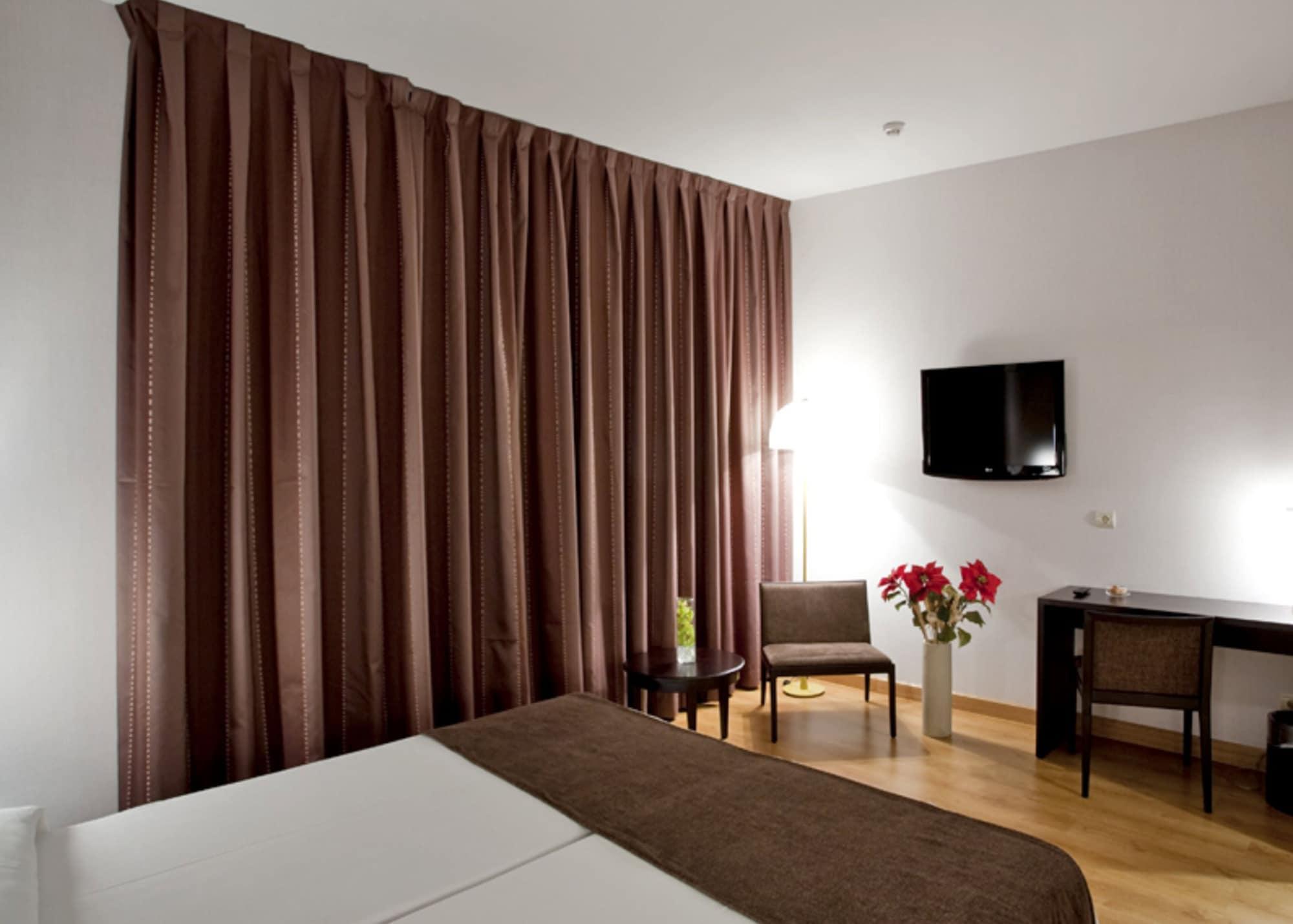 Hostal Carlos III Getafe Exteriör bild