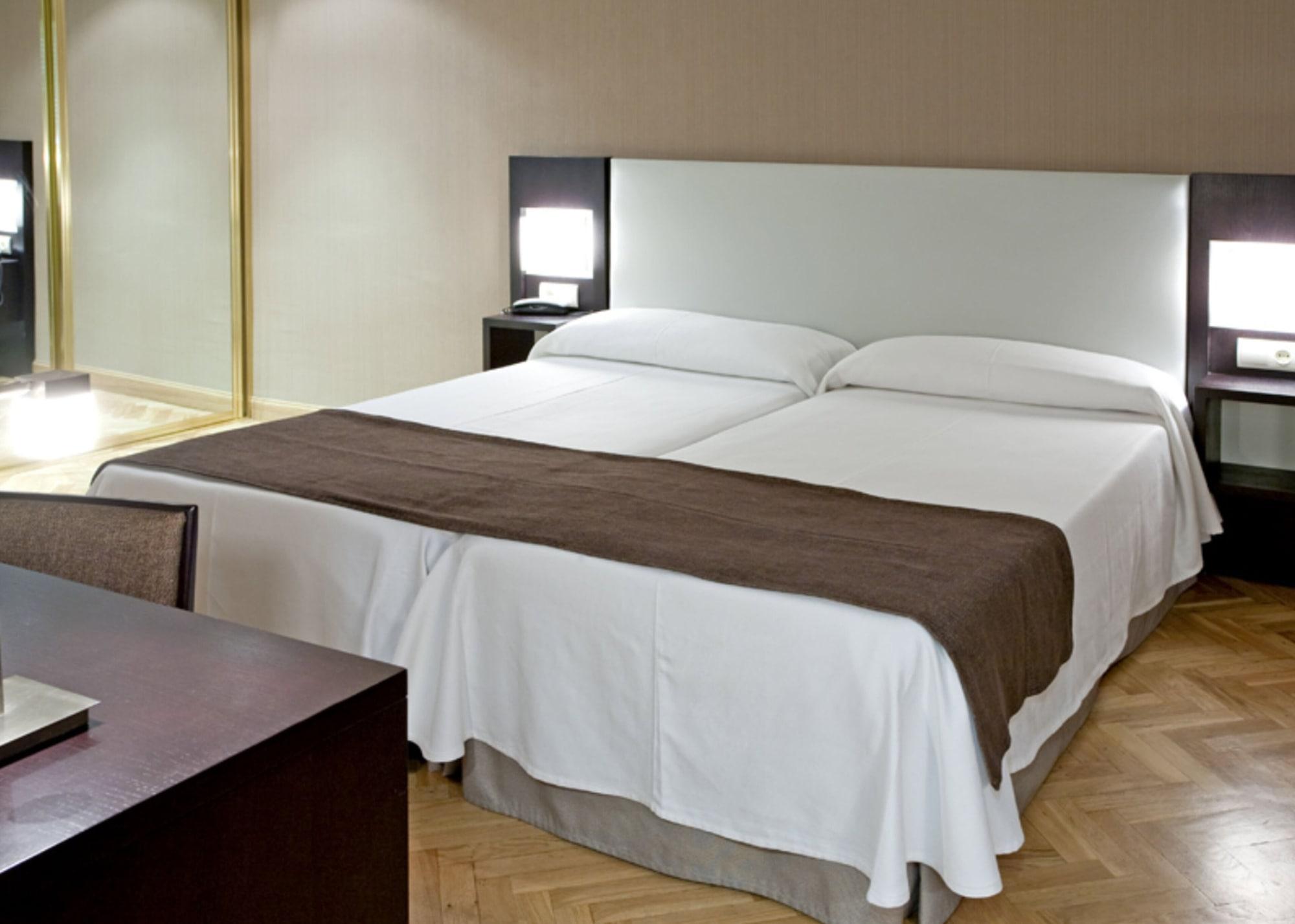 Hostal Carlos III Getafe Exteriör bild