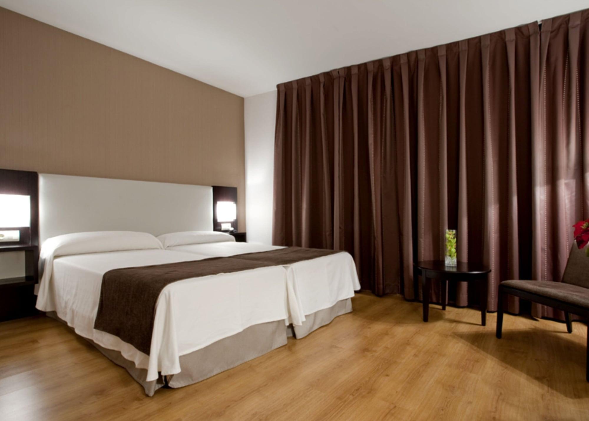 Hostal Carlos III Getafe Exteriör bild