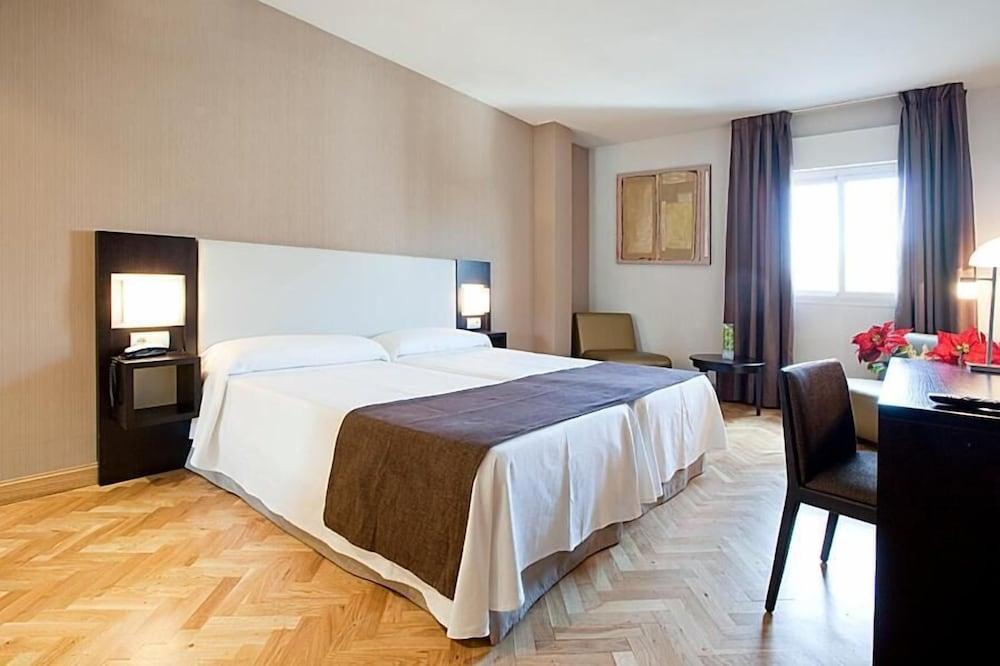 Hostal Carlos III Getafe Exteriör bild
