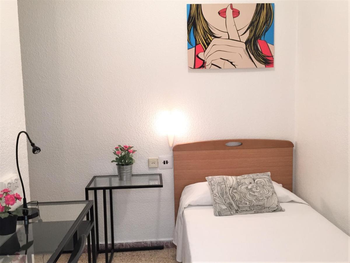 Hostal Carlos III Getafe Exteriör bild