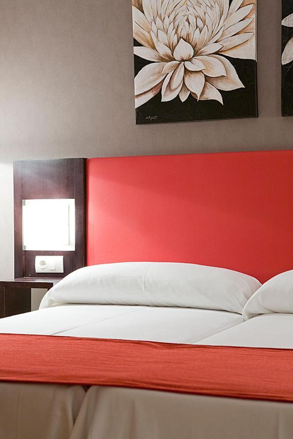 Hostal Carlos III Getafe Exteriör bild