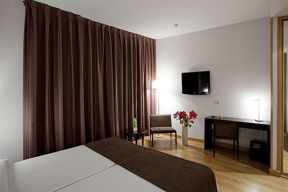 Hostal Carlos III Getafe Exteriör bild